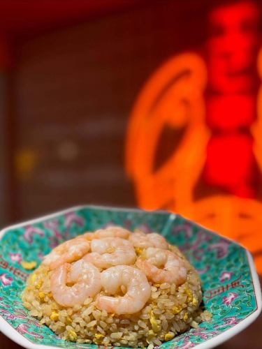 Funabashi Ebi Chuka, Shinshin
Shrimp fried rice is a popular choice to finish off a meal.
The combination of plump shrimp and fragrant fried rice is simply irresistible! 🦐
Even after drinking alcohol, it's something you just can't help but want to eat.
This is a recommended dish to have with rice.
#FunabashiGourmet #FunabashiChinese #ShrimpFriedRice #EbiChukaShinShin #FunabashiIzakaya