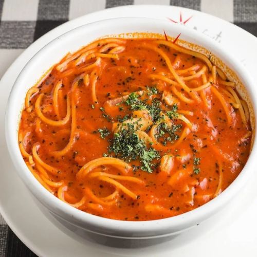 真夜中のスパゲティ　Tomato and Garlic Soup Based Spaghetti With Squid
