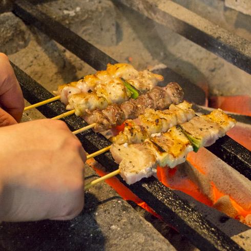 こだわりの炭火焼き鳥！焼鳥盛り合わせも大人気♪「すすきの」で食べ飲み放題が充実、個室で楽しめる居酒屋