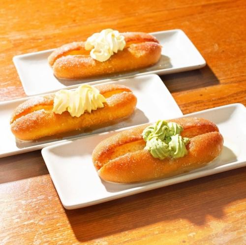 揚げパンバニラ（カスタード、マスカルポーネクリーム、ピスタチオクリーム）