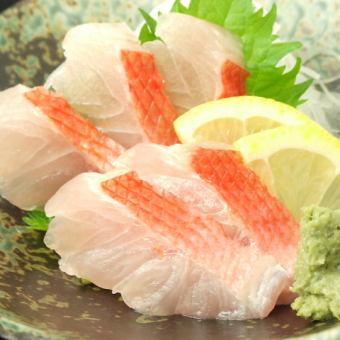 【桃コース】2.5h飲み放題付き 魚遊名物活イカ姿造り刺身盛り合わせなど6600円(税込)