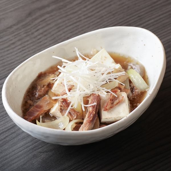 【酒が進む自慢の逸品】道産たこ柔らか煮と白老牛すじ煮込み。