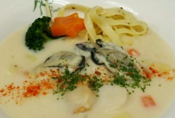 冬季限定★牡蠣と帆立のクリームシチュー