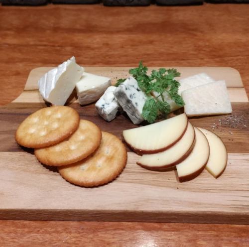 チーズ盛り合わせcheese platter