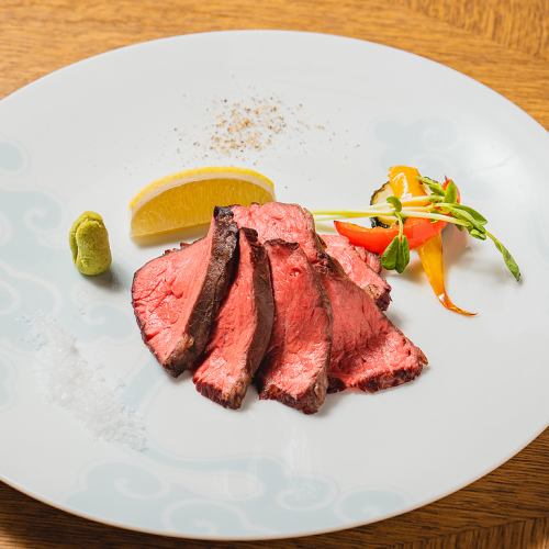 Charcoal-grilled Tosa Wagyu beef (salt and wasabi/fond de veau sauce)