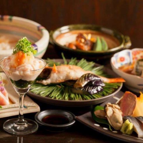 各種名酒讓日本酒愛好者心潮澎湃！搭配新鮮的魚和尾萬菜。