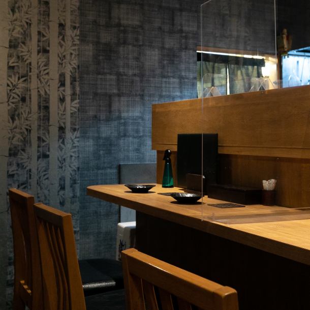 [Counter seats] How about some delicious sake and seasonal obanzai as a reward for a hard day's work? Counter seats are a relaxing space where you can take a break.You can enjoy conversation with the staff, or just relax in your own time.Please enjoy your time to your heart's content.
