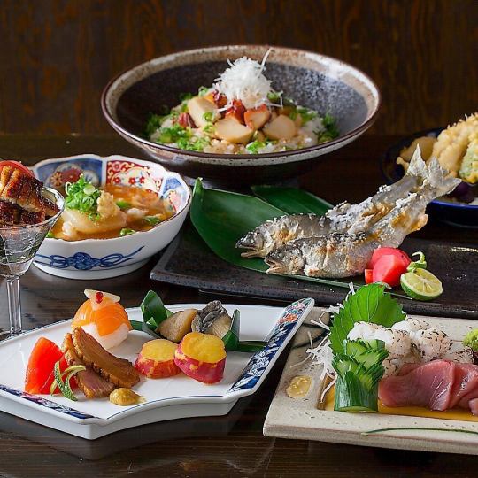 【180分钟无限畅饮（LO前30分钟）】包括生鱼片和牛排的极限套餐，共8道菜，6,000日元