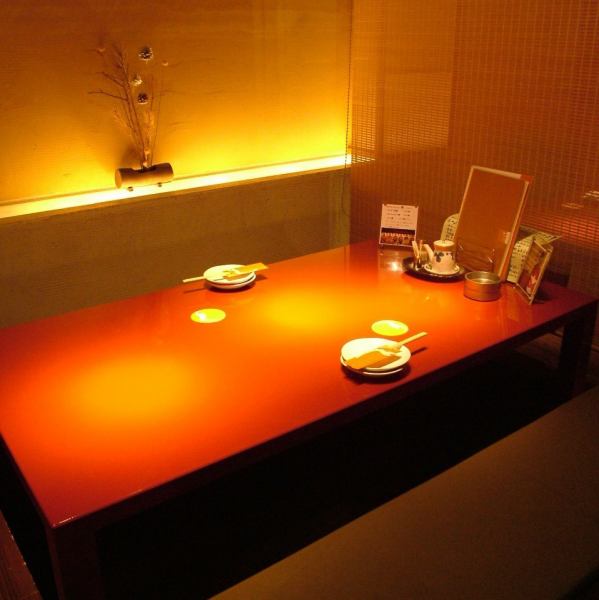 【First floor】 The tatami room of the semi-private room where you can feel the taste of Japanese is relaxing.