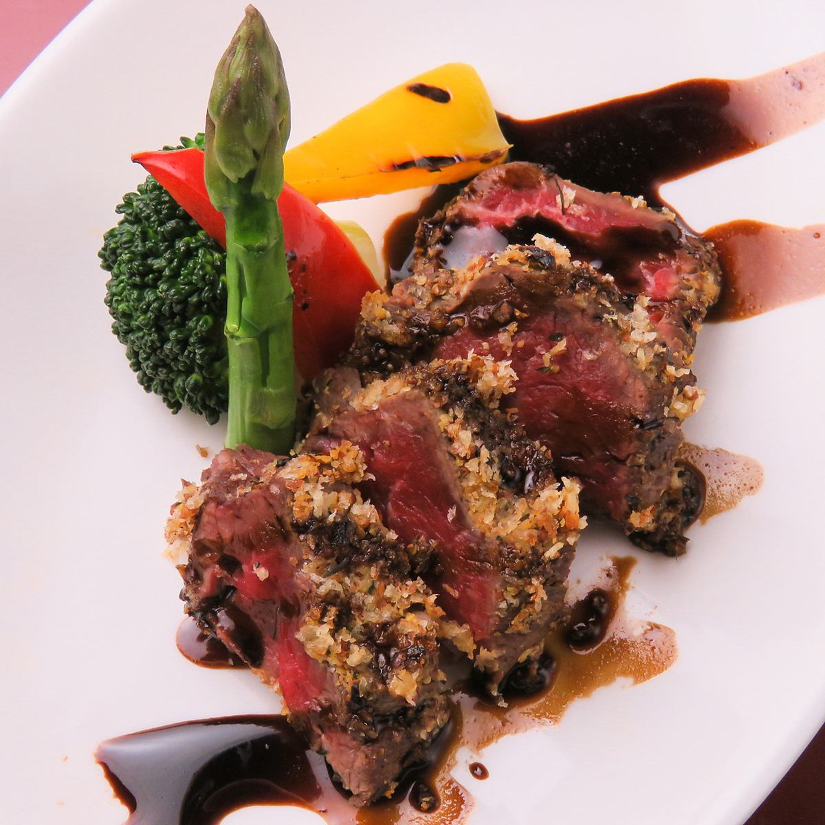 許多日式和西式創意菜餚均採用大量新鮮的阿波特色菜和時令食材烹製而成。