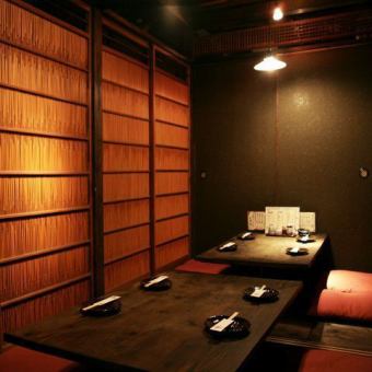 ほっこり落ち着く8名様用掘りごたつ個室はご宴会やちょっとした会食にもお勧めです。田町駅・三田駅からも徒歩すぐでお集まりにも便利な好立地◎瀬戸内海、玄界灘直送鮮魚＆料理メシをご堪能頂けるコースも各種ご用意しております！ご予約はお早めに♪隠れ家居酒屋で大切なひとときをゆっくりとお過ごしください。