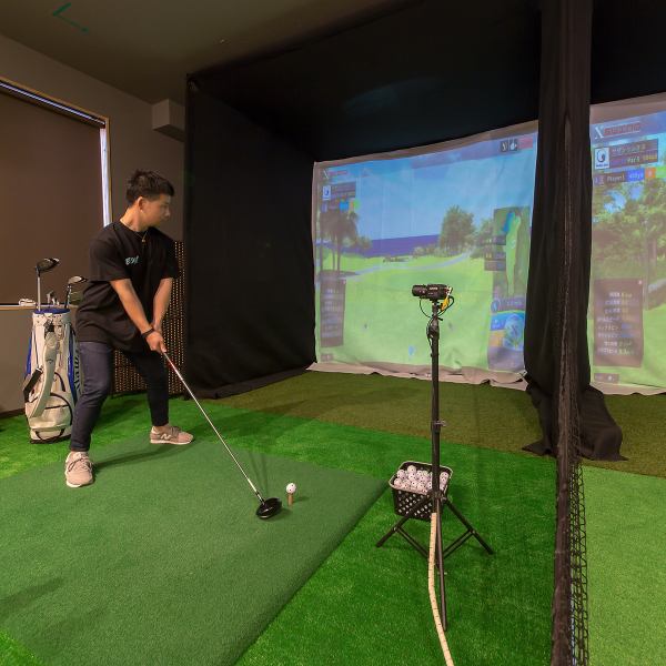 ≪想和LEON一起轻松入手吗？≫日本制高尔夫模拟器的最新版本已经推出。专业人士认可的高精度和压倒性的开放感，让你环游世界！参观费为男性2,000日元，女性1,500日元。