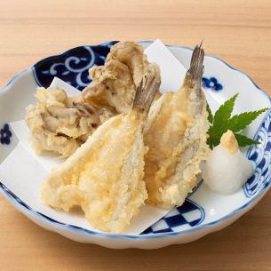 Goby and Maitake mushroom tempura platter / Fried fugu each