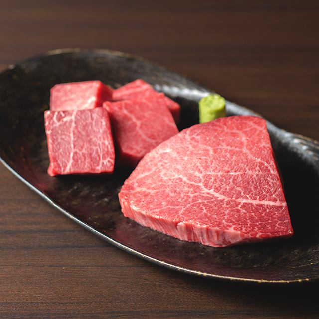 A 5-minute walk from Shimbashi Station. Enjoy the famous Chateaubriand and special tongue.Completely private room/Smoking OK