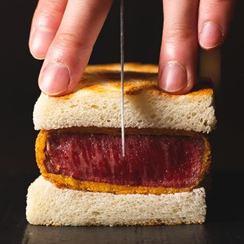 A wonderful course including our specialty! Chateaubriand and specially selected fillet cutlet sandwich