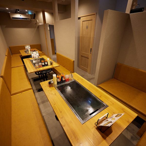 ≪広々空間とした空間で宴会や女子会にも最適★≫開放感のあるお席なのでゆっくりくつろぎながらお食事が可能です。半個室のようなお席もご用意しておりますので、女子会やママ会、夜カフェ利用にピッタリです！もちろん、ご宴会利用も可能ですので、様々なシーンでご利用いただけます！
