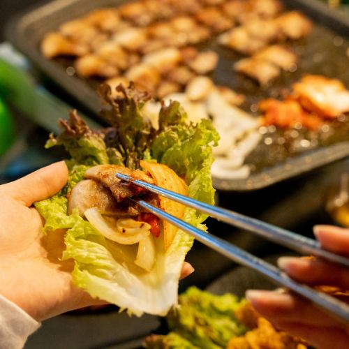 【本場韓国の味を再現したサムギョプサル】お酒もすすむ韓国焼肉