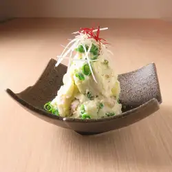 烟熏腌萝卜和奶油奶酪土豆沙拉