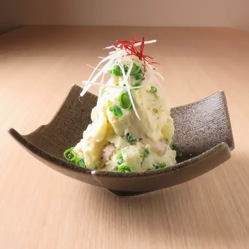 烟熏腌萝卜和奶油奶酪土豆沙拉