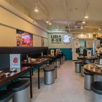 本場韓国の雰囲気を味わえる店内になっております。旅行に来たかのような感覚をお楽しみください♪