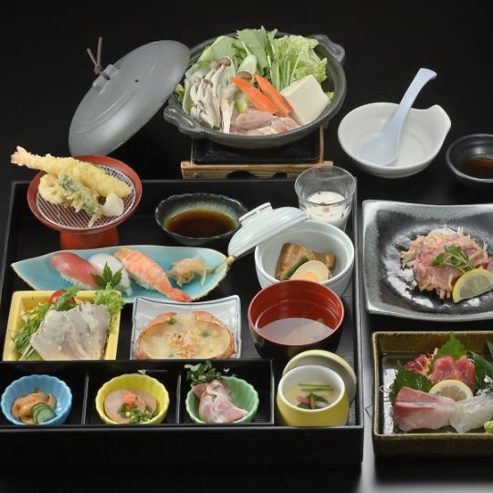 Food for celebrations and Buddhist ceremonies [Kiwami Gozen (Take)] Seared chicken and Mizutaki style ceramic platter, etc.