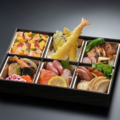 お一人ずつ盛り付けされたお重や海鮮丼等充実のお弁当