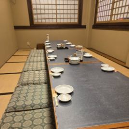 少人数の飲み会やお集まりに【お座敷個室（8～10名様）】各種宴会や接待、ご友人やご親戚との食事会、お子様連れ等、幅広いシーンでご利用いただける少人数のお座敷個室です。お集まりに最適な宴会コースや御膳、お子様コースや御膳等多数ご用意しておりますので、ぜひご利用ください。
