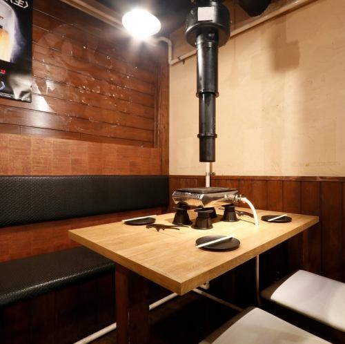 2名様から個室ご利用OK！！2名さま、4名さま、2名さまと様々なお客様の個室完備！！《喫煙可》