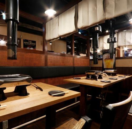 一体感のある一列の11名様から14名樣用のお席《喫煙可》