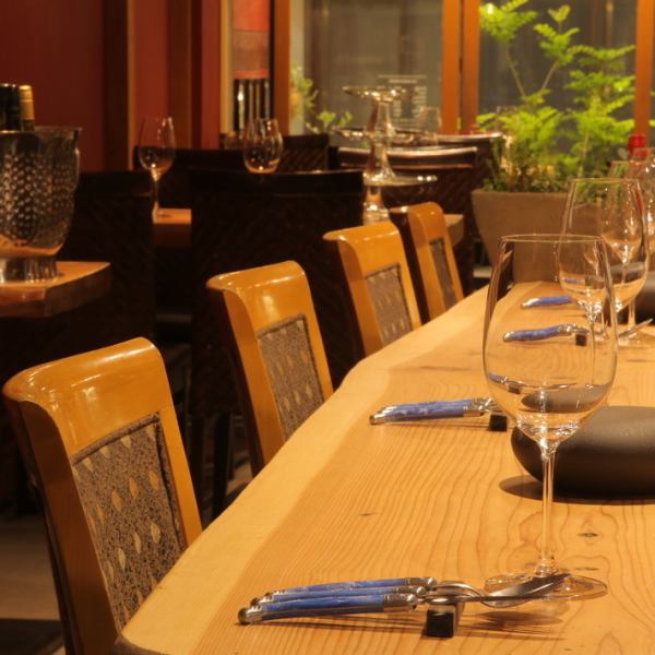 [Special seats where you can enjoy cooking in front of you ♪] Counter seats where conversations naturally bounce.Enjoy the lively scenery of dishes made with seasonal ingredients.