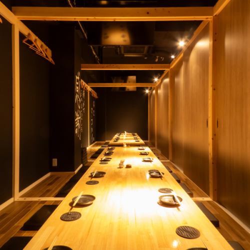 【3階・完全個室】40名様から最大50名様までの貸切利用が可能です。歓送迎会や会社宴会、同窓会など大人数でのご利用に最適。広々としたお座敷空間で周囲を気にせずお楽しみいただけます。ご予算等に合わせて料理のご提案もさせて頂きます！お気軽にお問合せください