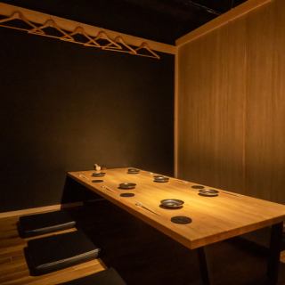 【3階・完全個室】4名様掛けのお座敷席をご用意。落ち着いた雰囲気の空間で、ご家族や友人とのお食事はもちろん、ちょっとした飲み会にも最適です。周囲を気にせずゆっくりとお過ごしいただけます。※お店の状況によりご案内できない場合がございますので、店舗にご確認ください