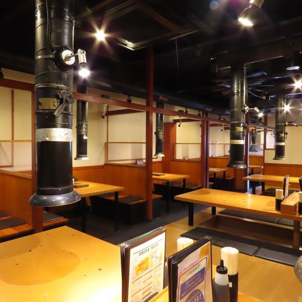 【サク飲みから宴会まで随時対応！】高級なお肉もリーズナブルに提供する当店へ、ぜひお気軽にお越しください。ご家族でのお食事やグループでの宴会にぴったりな4～6名様用テーブル席では、お肉を囲んで楽しく盛り上がれます♪大人数での宴会ご利用も承ります！日程・人数・ご予算などお気軽にご相談ください！