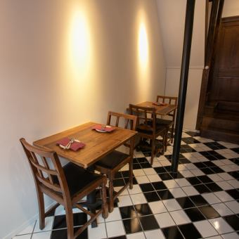 [1st floor] The 1st floor is a stylish space with black and white tiles. ★ We take thorough measures against infectious diseases such as ventilation and disinfection, so please enjoy your meal with peace of mind. We will provide!