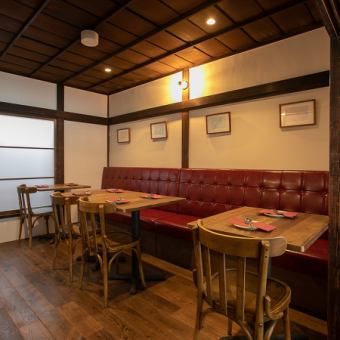 [2nd floor] Our shop has separate floors on the 1st and 2nd floors ◎ We also have courses from 4,000 yen including tax, so please feel free to use it! In the course meal, you can eat all-you-can-eat bread Recommended for drinking parties and banquets ★