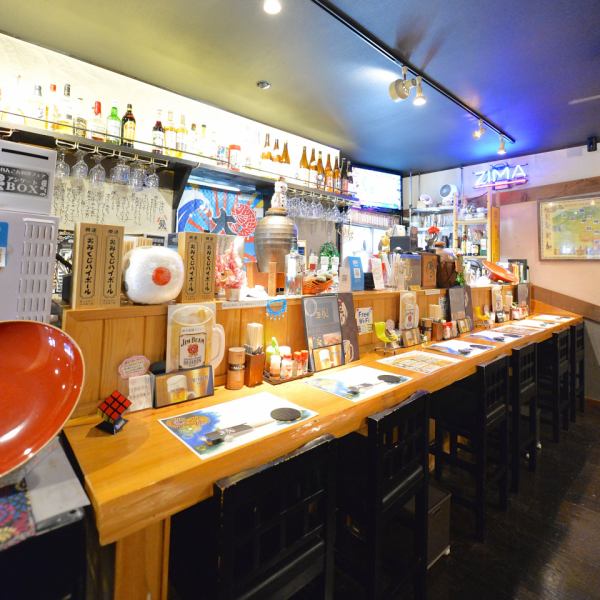 [欢迎一个人]有柜台座位，所以请自己来参观！品尝九州的特色菜，日本料理和海鲜。在Kazoku，我们提供多种与九州特色菜相得益彰的日本食品和酒精。标准生啤酒很好，但是请借此机会比较烧酒和清酒的饮料！