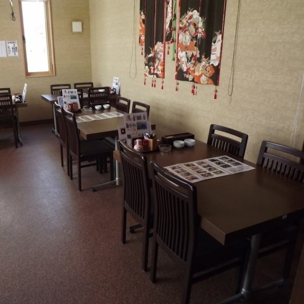 We have multiple table seats available.It is recommended for small groups such as dinner parties, and it is also possible to use it with a table attached.Please feel free to visit us as a couple or as a couple or even by yourself!