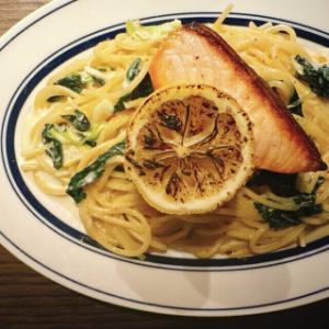 Salmon and spinach lemon cream pasta