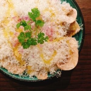 Fresh mushroom and parmesan salad