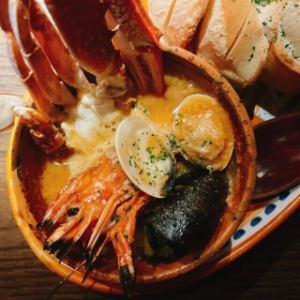 Luxurious seafood ajillo