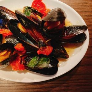 Steamed mussels in wine