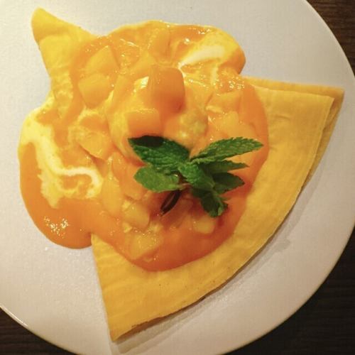 宮崎県産マンゴーとヨーグルトのクレープ
