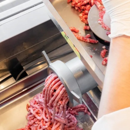 国産の牛肉と豚肉を使用！