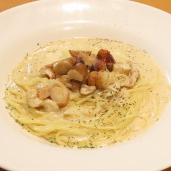 Porcini mushroom cream pasta