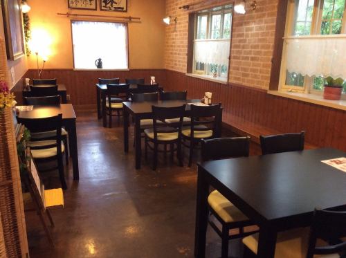 料理や会話を楽しんで