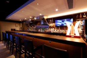 一人でも利用しやすいカウンター席も!お仕事帰りにサクッと一杯いかがですか?バー利用としても〇