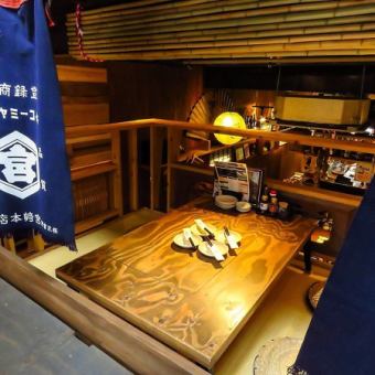 【2階エリア貸切：最大50名様】開放感抜群！広々とした空間で大人数宴会を楽しむ。当店では、最大50名様までご利用いただけるエリア貸切を承っております。掘りごたつ席やお座敷をゆったりと配置した開放的な空間が魅力◎会社宴会やサークルの打ち上げ、地域のお集まりなど、大人数でのご利用にぴったりです。