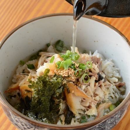 焼きたて肉厚とろ鯖鯛だし茶漬け