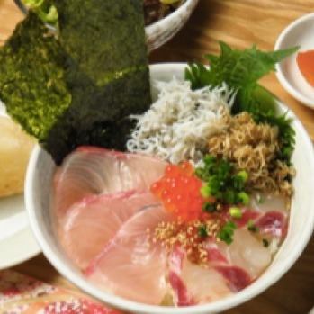 地魚海鮮丼