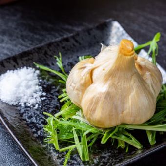 Aomori-grown whole fried garlic